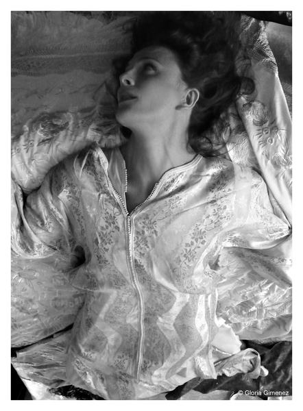 Fotografia de Madame Bovary, amb Belén Fabra, i figurins del muntatge