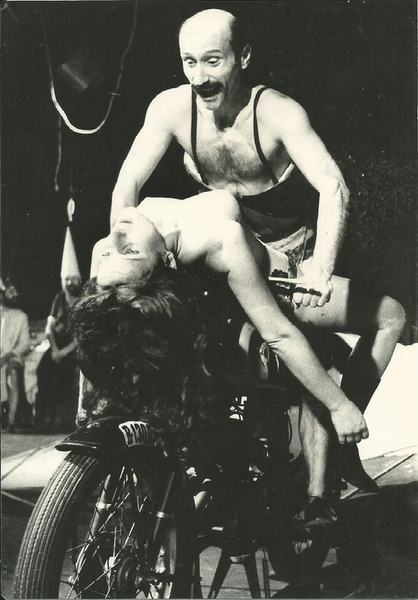Fotografia d'escena d'Inquisición, de Fernando Arrabal, 1980